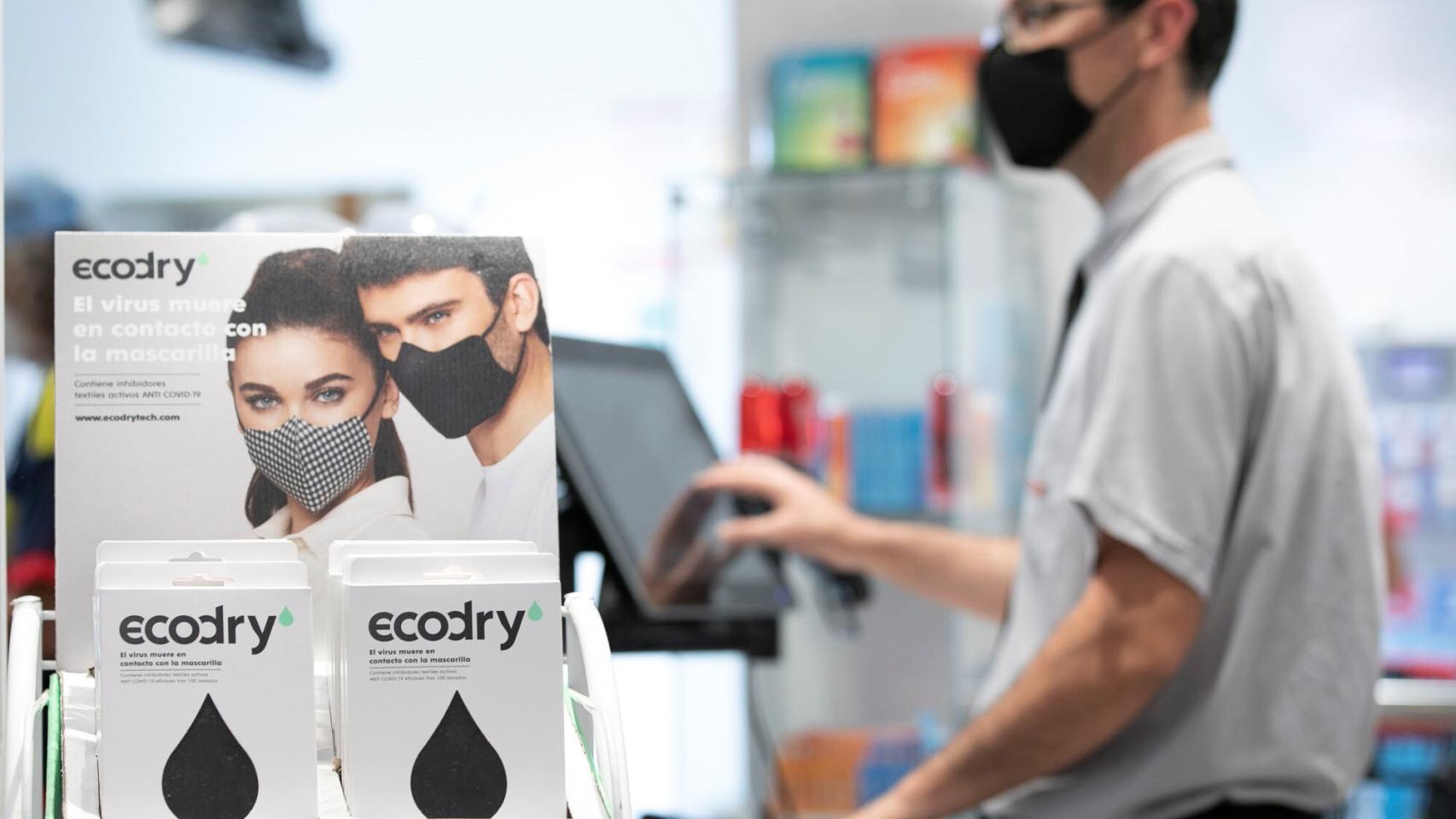 Un expositor con mascarillas Ecodry.
