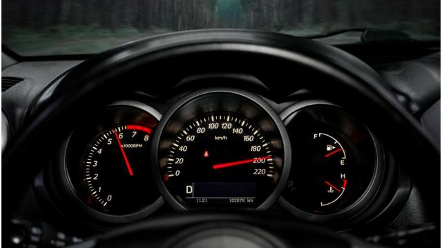 Exceso de velocidad, velocímetro.