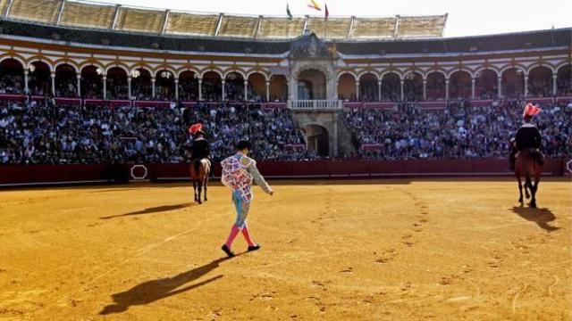 Plaza de toros de la Maestranza en un festejo de su feria de Abril.