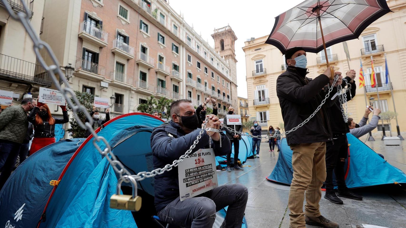 Inicio de la protesta del ocio nocturno frente al Palau de la Genetralitat.