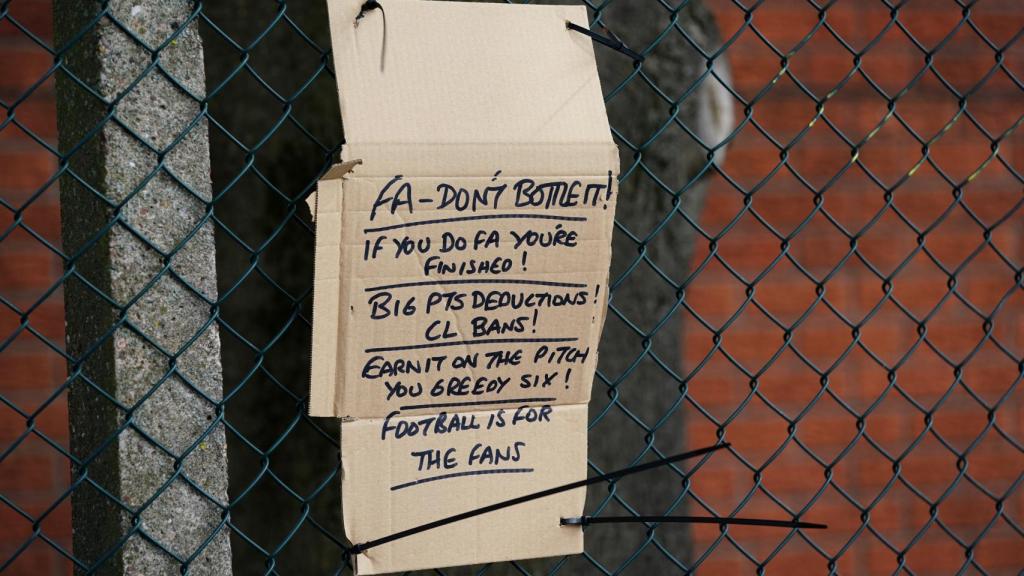 Una pancarta en Elland Road, el estadio del Leeds United, en contra de la Superliga Europea