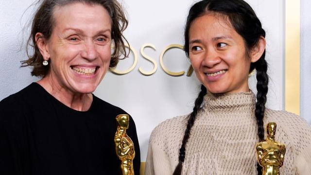 'Nomadland' triunfa en los premios Oscar y Chloé Zhao hace historia