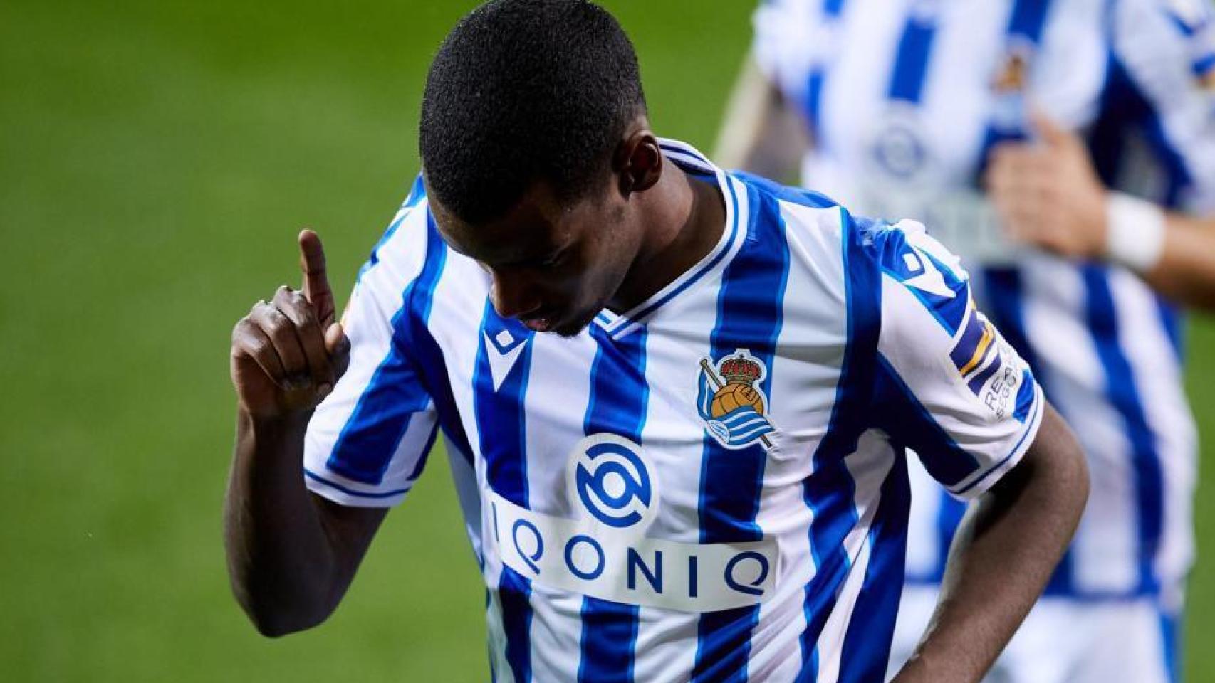 Alexander Isak celebra su gol con la Real Sociedad ante el Eibar