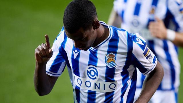 Alexander Isak celebra su gol con la Real Sociedad ante el Eibar
