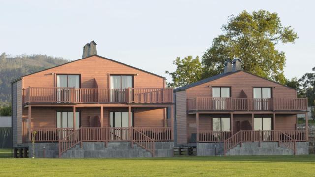 Cabañas da Barcela: cinco alojamientos de madera con vistas a la Ría de Foz (Lugo)