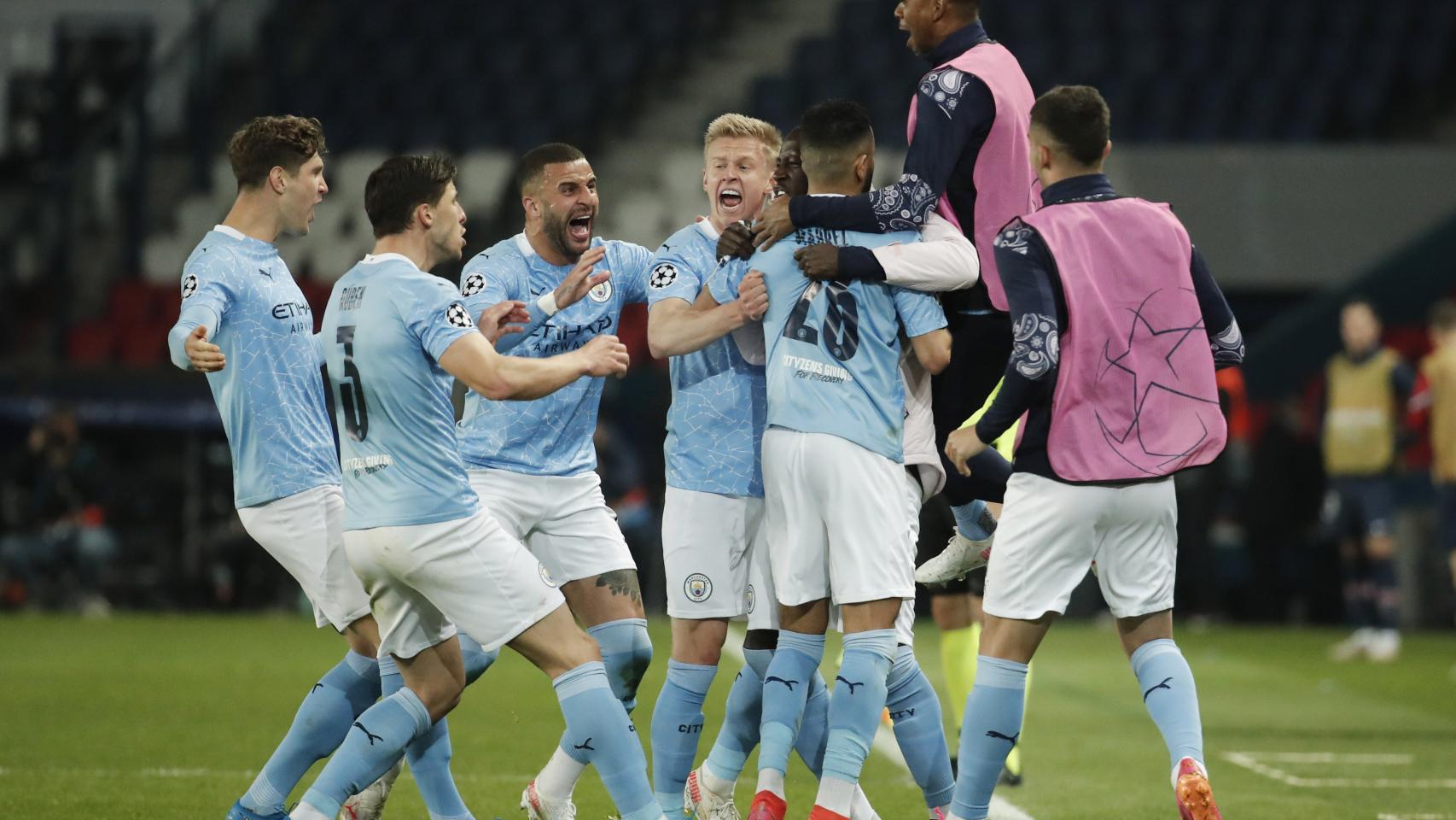 Los jugadores del Manchester City celebran el 1-2 ante el PSG en la ida de las semifinales de la Champions