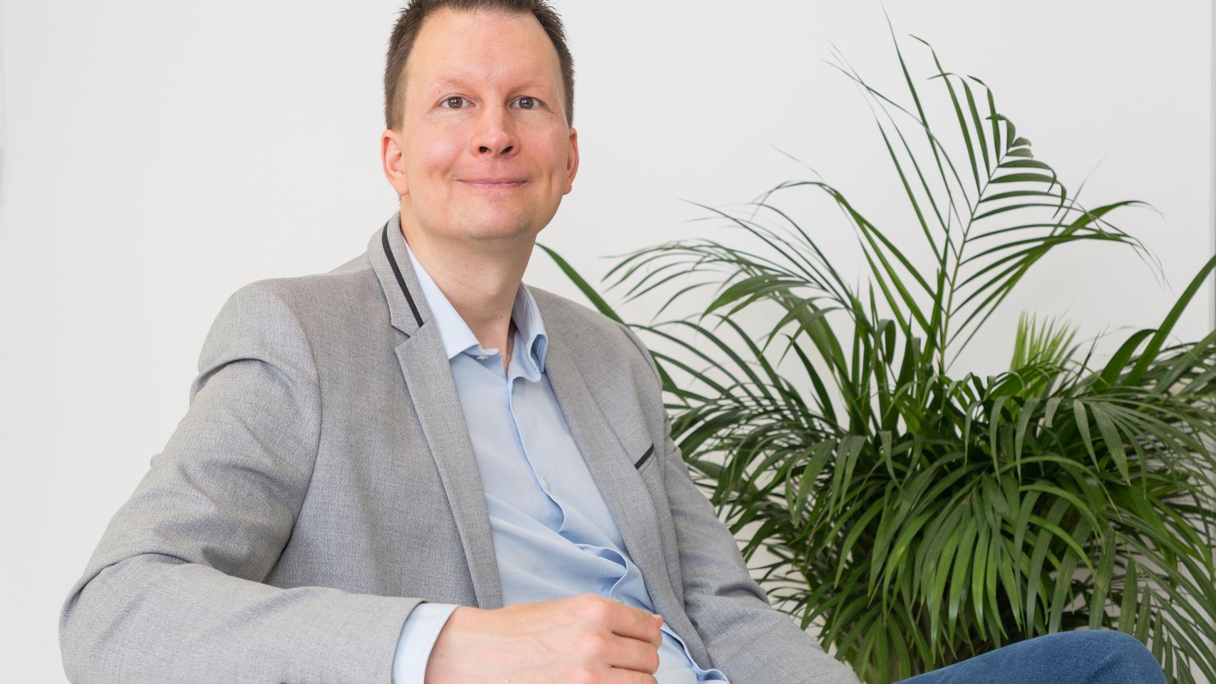 Lasse Rouhiainen, escritor y divulgador de inteligencia artificial.