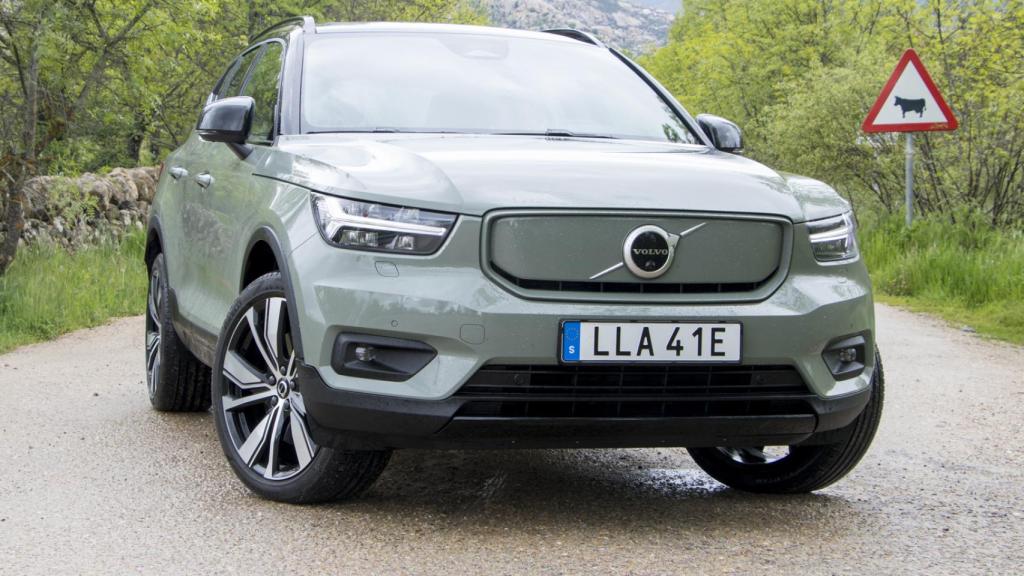 La parrilla no tiene tomas de aire porque no las necesita al ser un eléctrico.