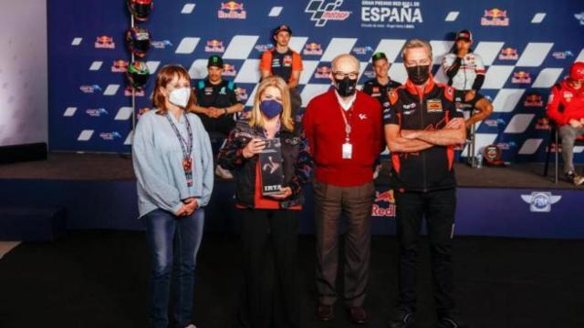 Mamen Sánchez, alcaldesa de Jerez, junto a Carmelo Ezpeleta, presidente de DORNA