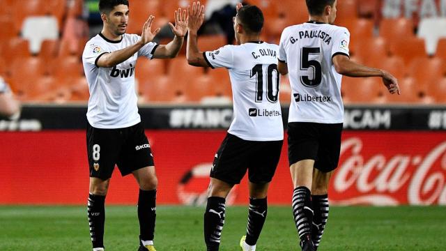 Carlos Soler celebrando el gol del Valencia al Barça.