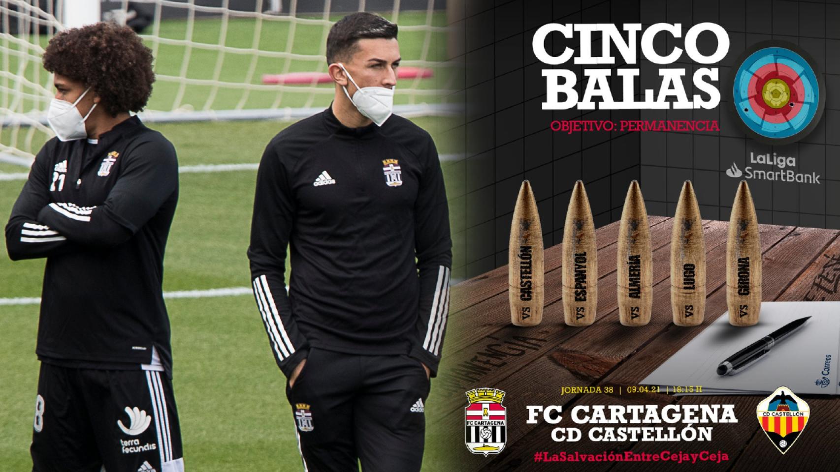 Dos jugadores del Cartagena y el polémico cartel, en un fotomontaje