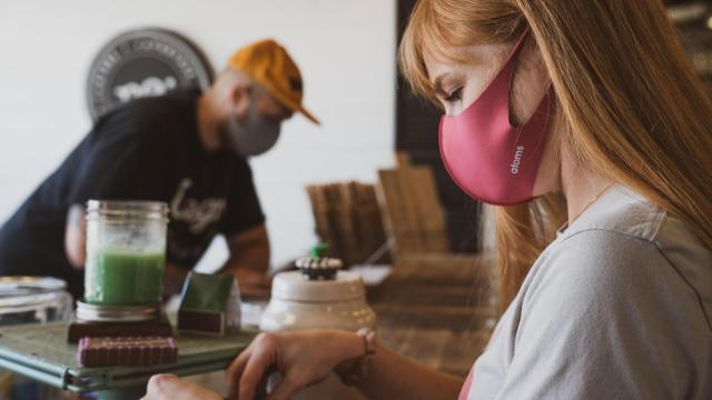 Una trabajadora del sector hostelero.