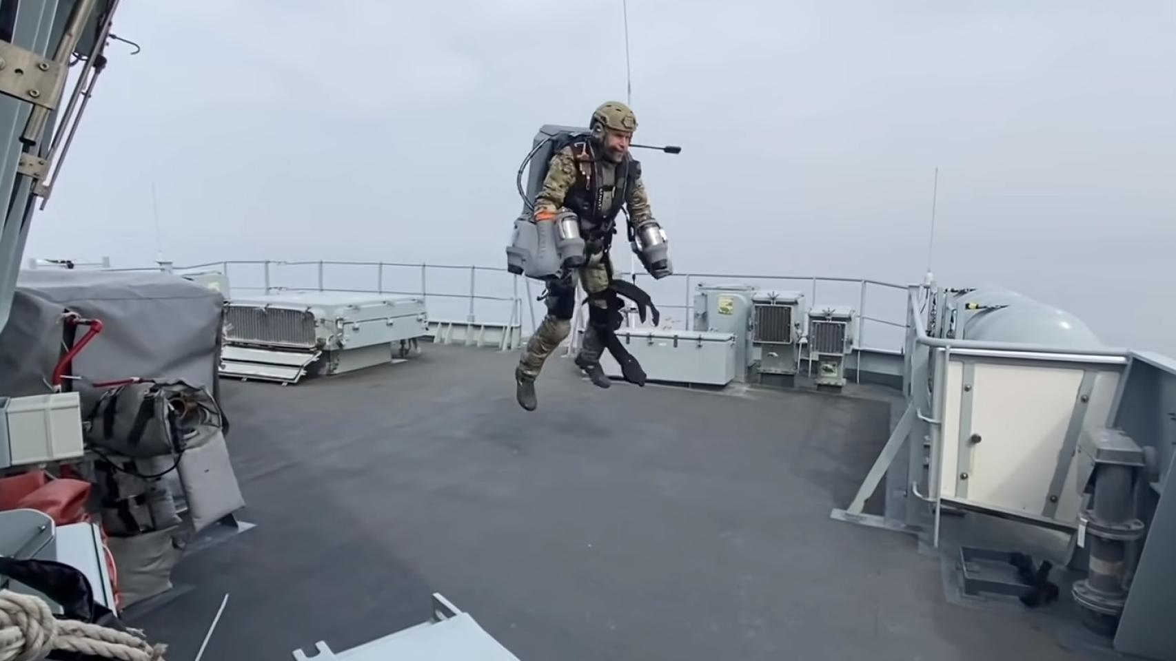 El Jet Suit despegando