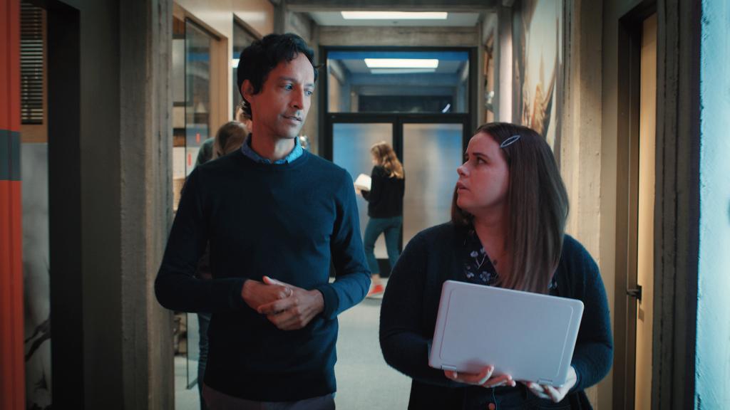 Brad y Jo son muy divertidos juntos en la segunda temporada.