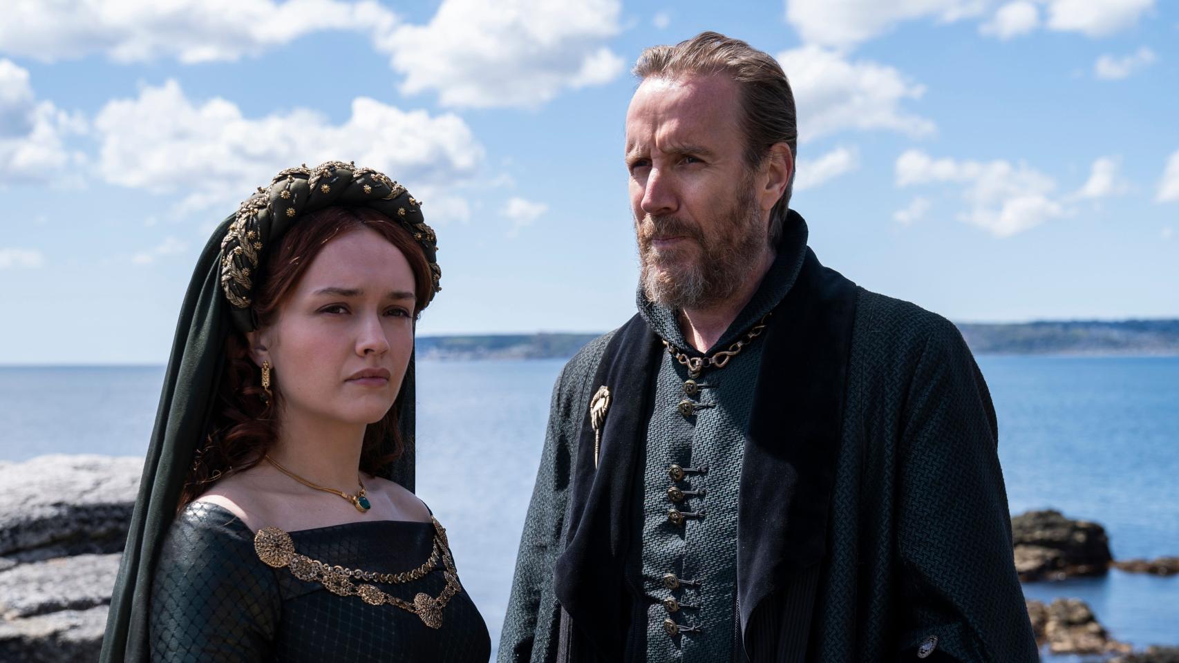 Olivia Cooke y Rhys Ifans en 'La casa del dragón'.