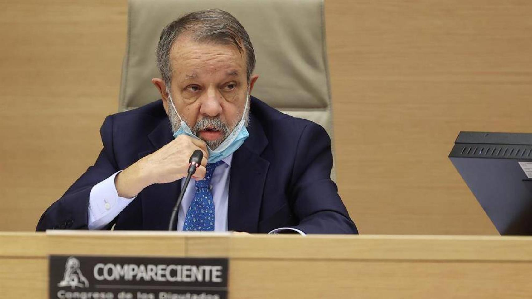El Defensor del Pueblo en funciones y Adjunto Primero, Francisco Fernández Marugán, minutos antes de comparecer en el Congreso