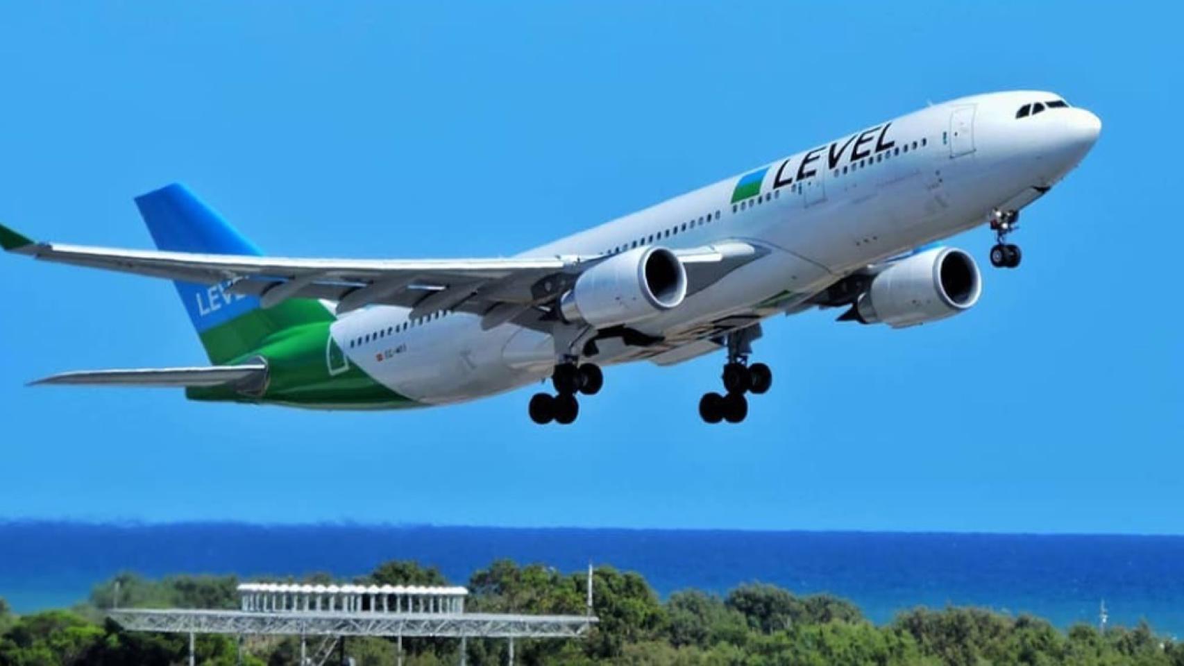 Avión de Level.