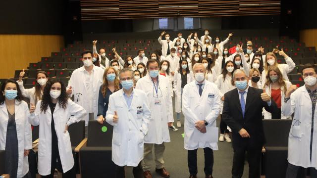 Acto de despedida en el Cunqueiro de la promoción de estudiantes de medicina.