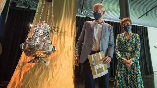 El vicepresidente primero de la Xunta, Alfonso Rueda, y la directora de la Axencia de Turismo de Galicia, Nava Castro, presentan el stand que Galicia llevará a Fitur.