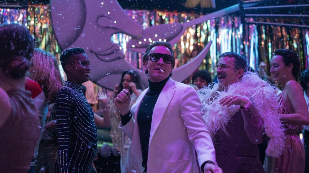 Los años 70 vuelven a la vida en 'Halston'.