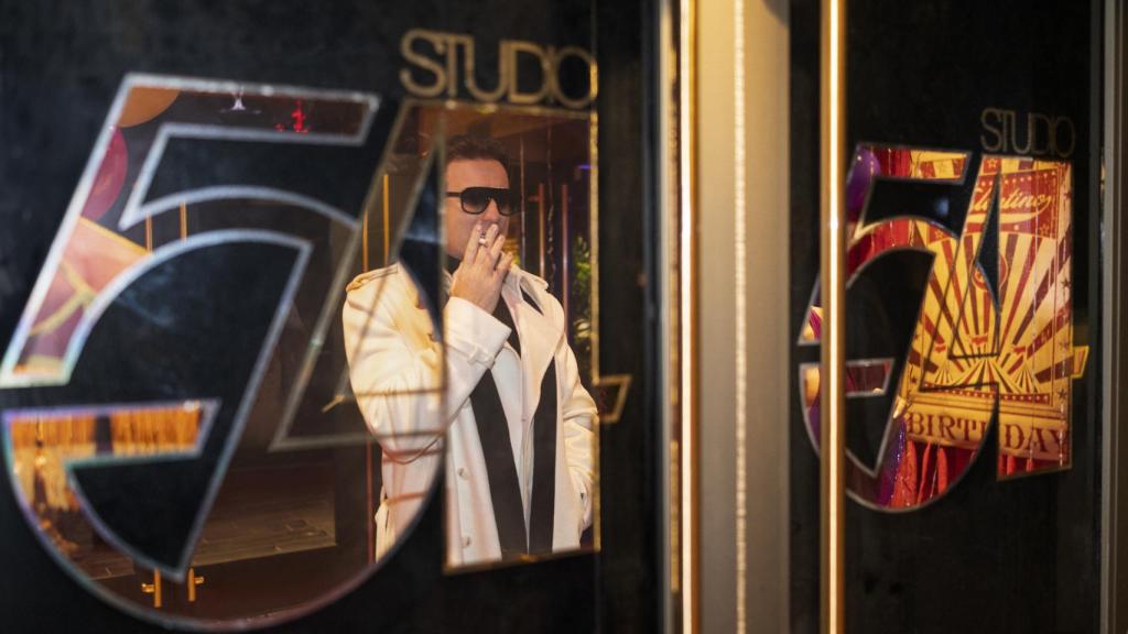 Ewan McGregor es 'Halston'.