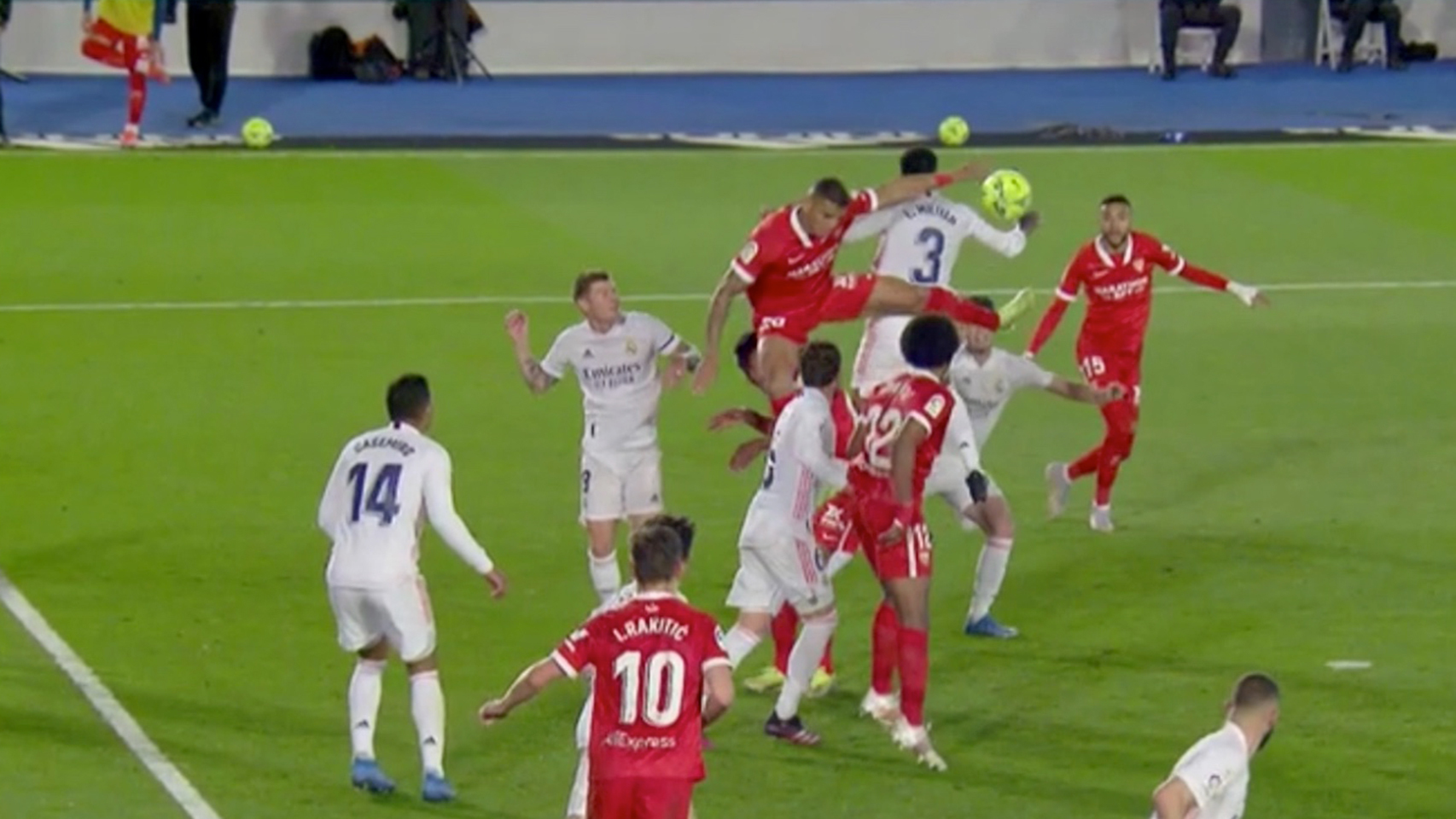 Penalti pitado por supuesta mano de Miltao