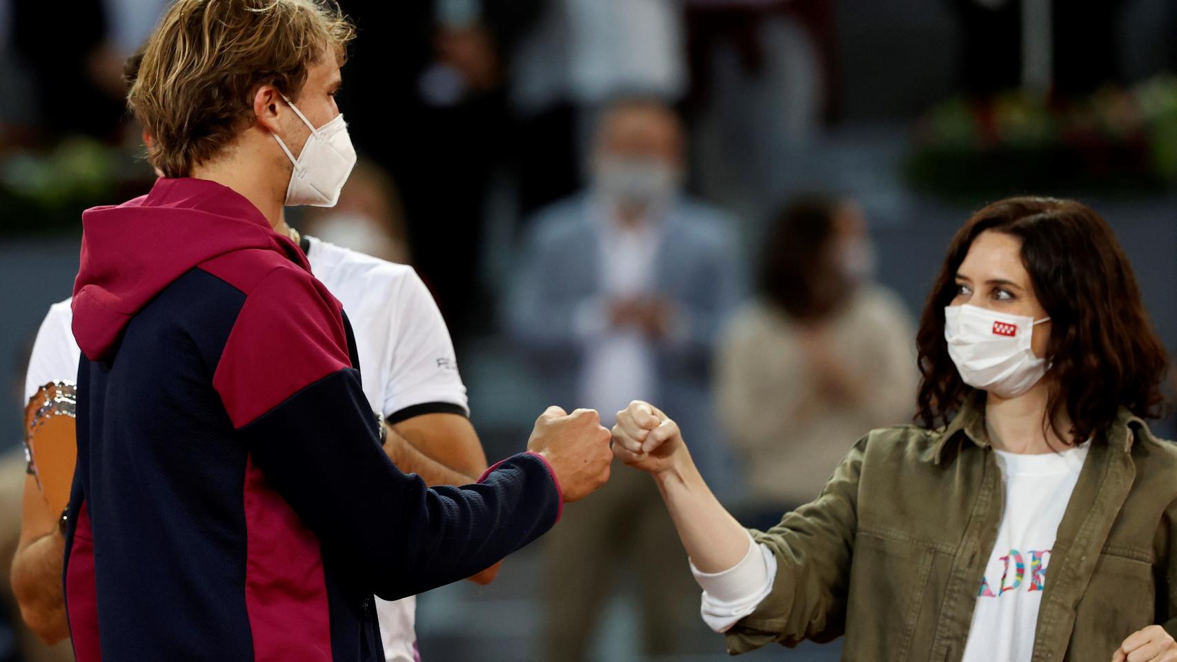Alexander Zverev e Isabel Díaz Ayuso, en la final del Mutua Madrid Open