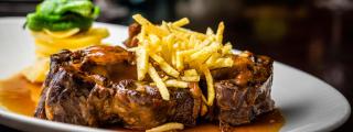 Los mejores restaurantes para comer rabo de toro en Madrid
