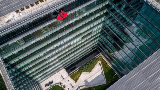 Imagen de una sede de Santander.