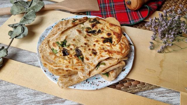 Pan plano de yogur, receta fácil de flatbread con perejil