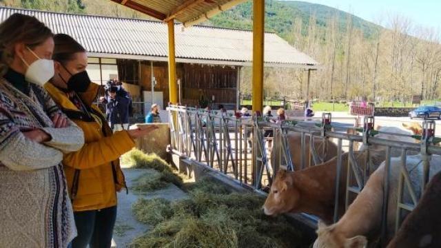 La consejera de Ciencia, Universidad y Sociedad del Conocimiento, Maru Díaz, en la Finca Experimental de La Garcipollera.