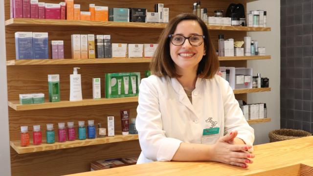 Clara Motos, experta en dermofarmacia y farmacéutica de DosFarma.
