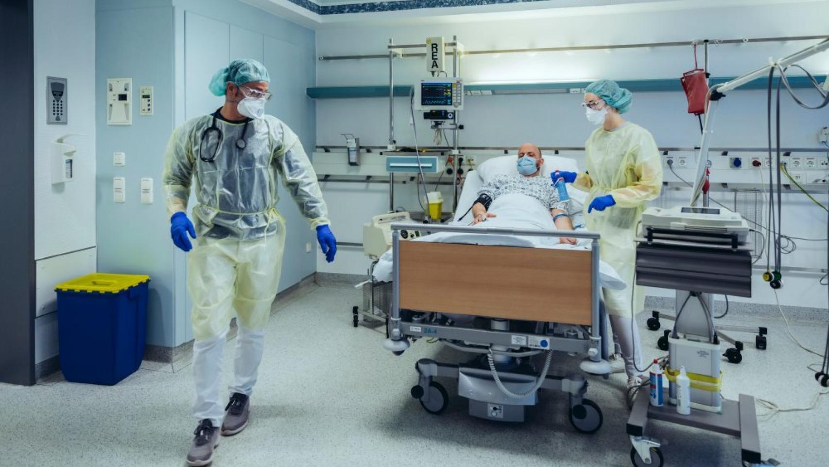 Pacientes en la UCI, en imagen de archivo.