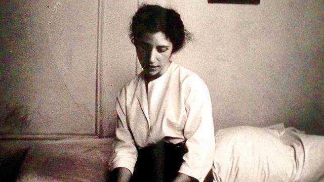 Diane di Prima retratada en su juventud por James Oliver Mitchell