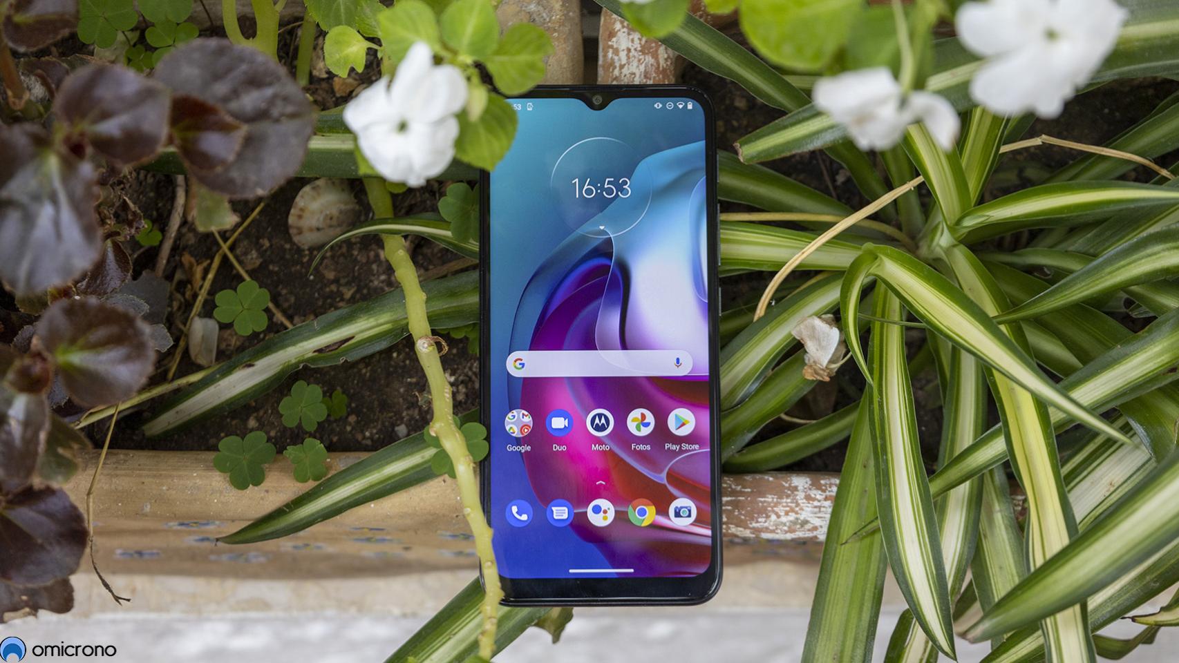 Moto G30.