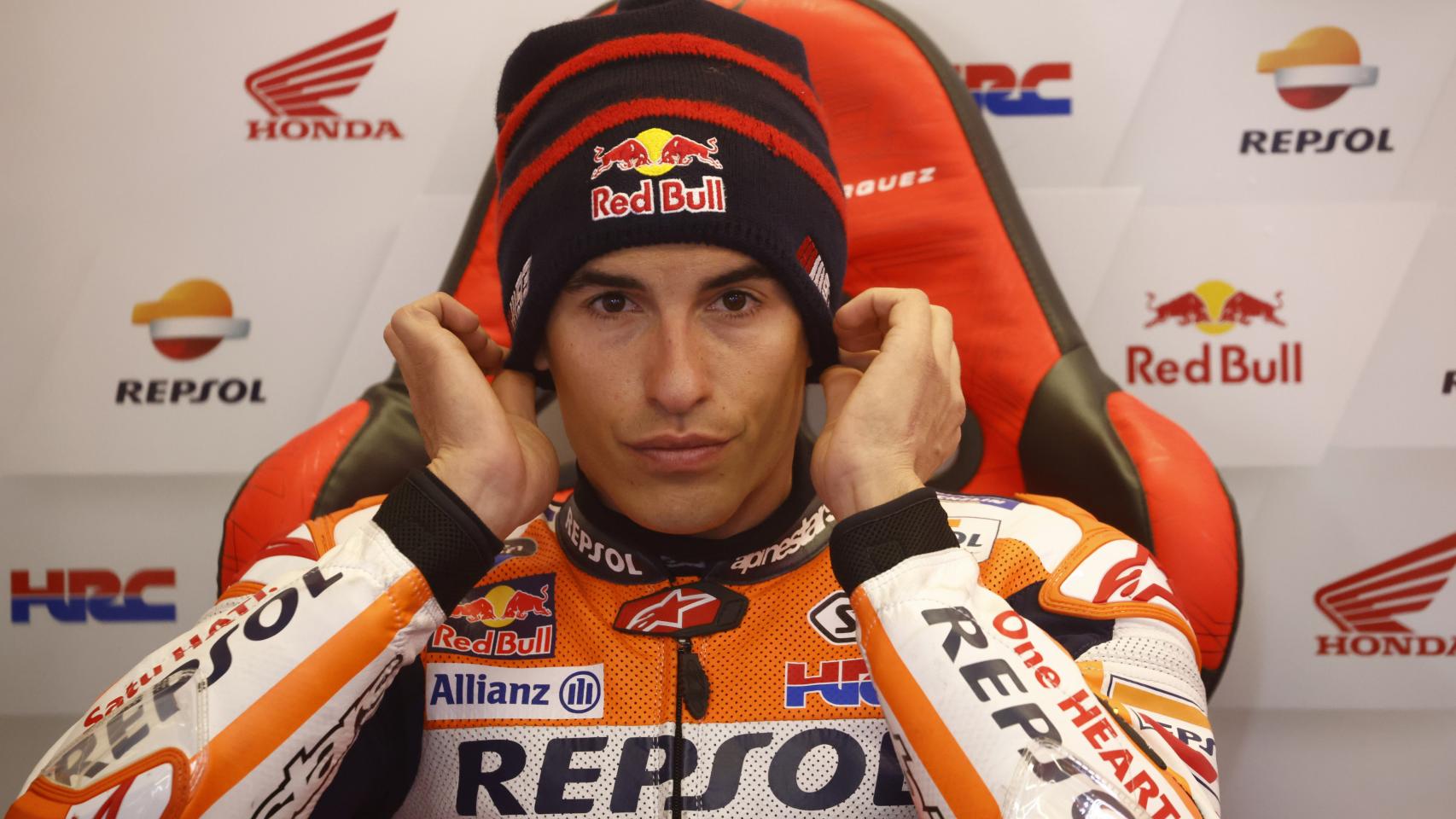 Marc Márquez en el box de Honda