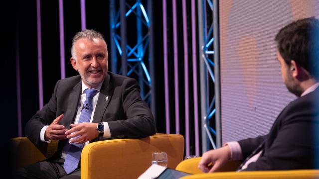 Ángel Víctor Torres, presidente de Canarias, en conversación con Arturo Criado, subdirector de Invertia.