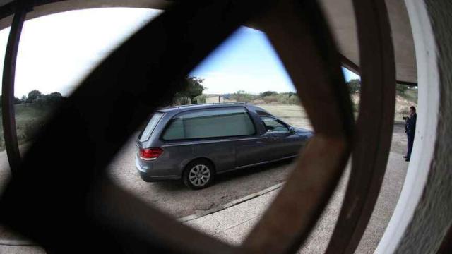 ARCHIVO - coche fúnebre