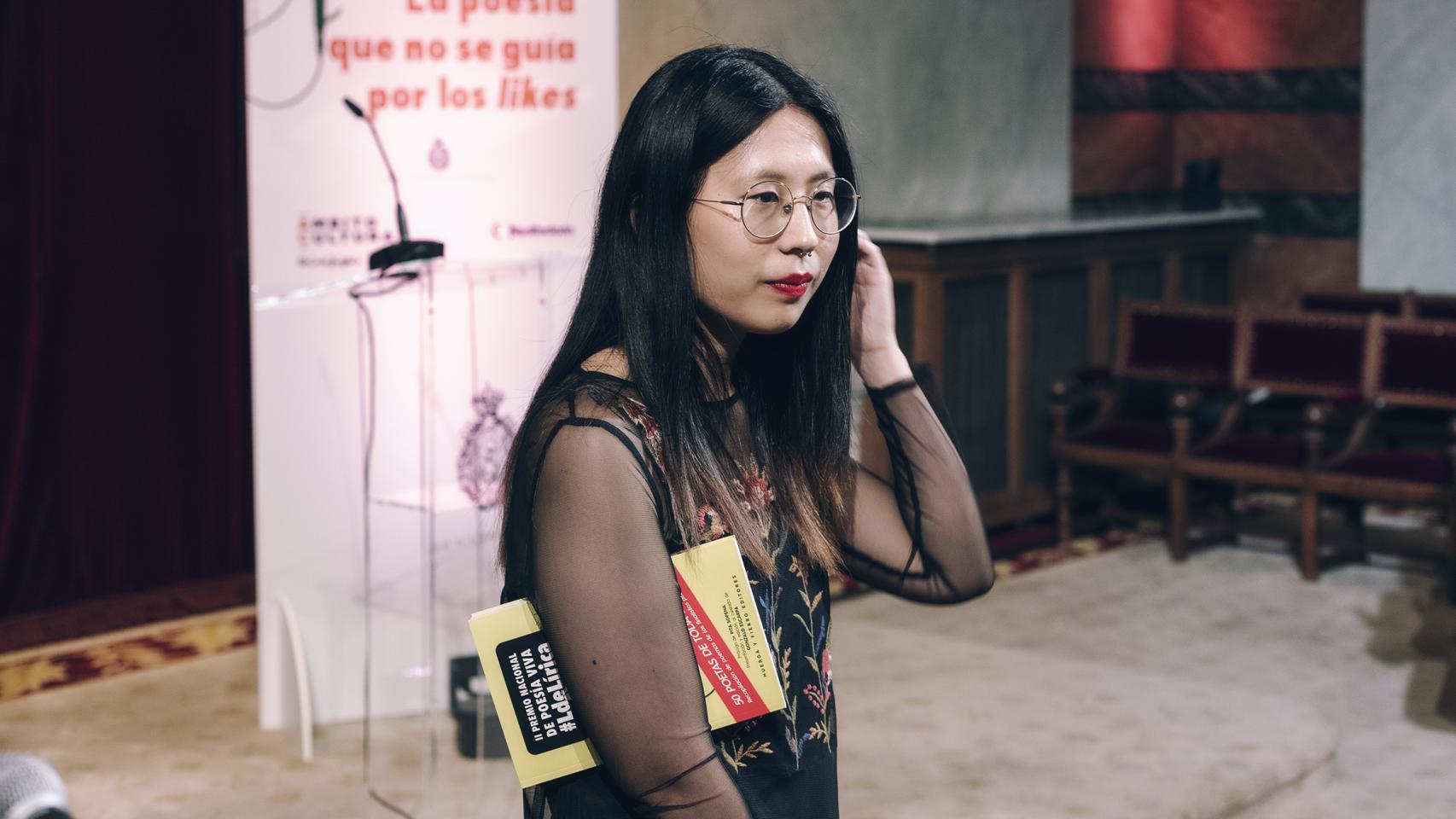 La poeta Paloma Chen, ganadora del II Premio de Poesía Viva de 2021 en la Real Academia Española.