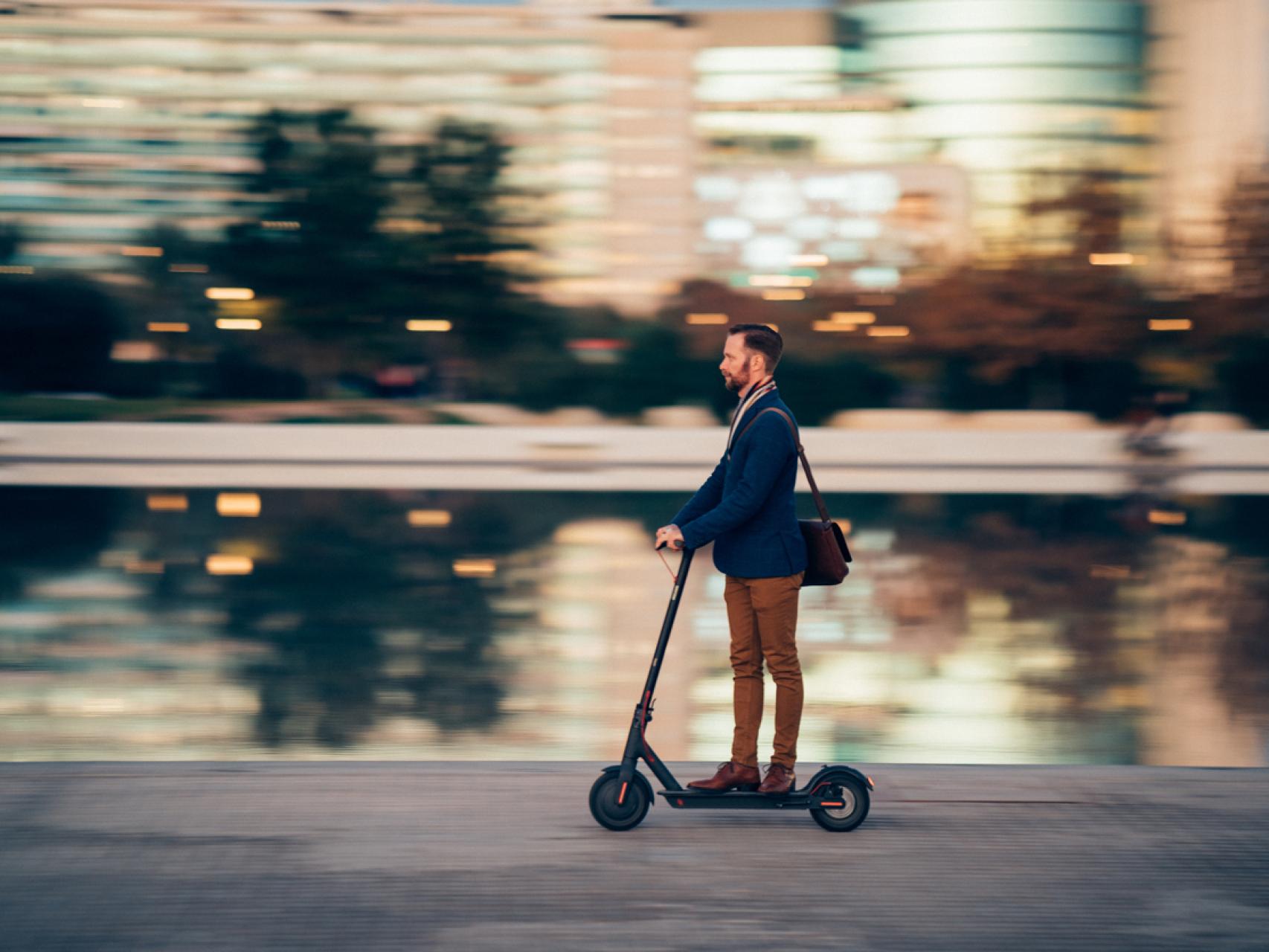 El patinete eléctrico más vendido de Amazon ahora rebajado más de un 30%