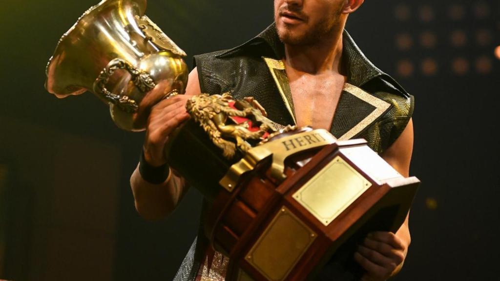 A-Kid, sosteniendo la NXT UK Heritage Cup