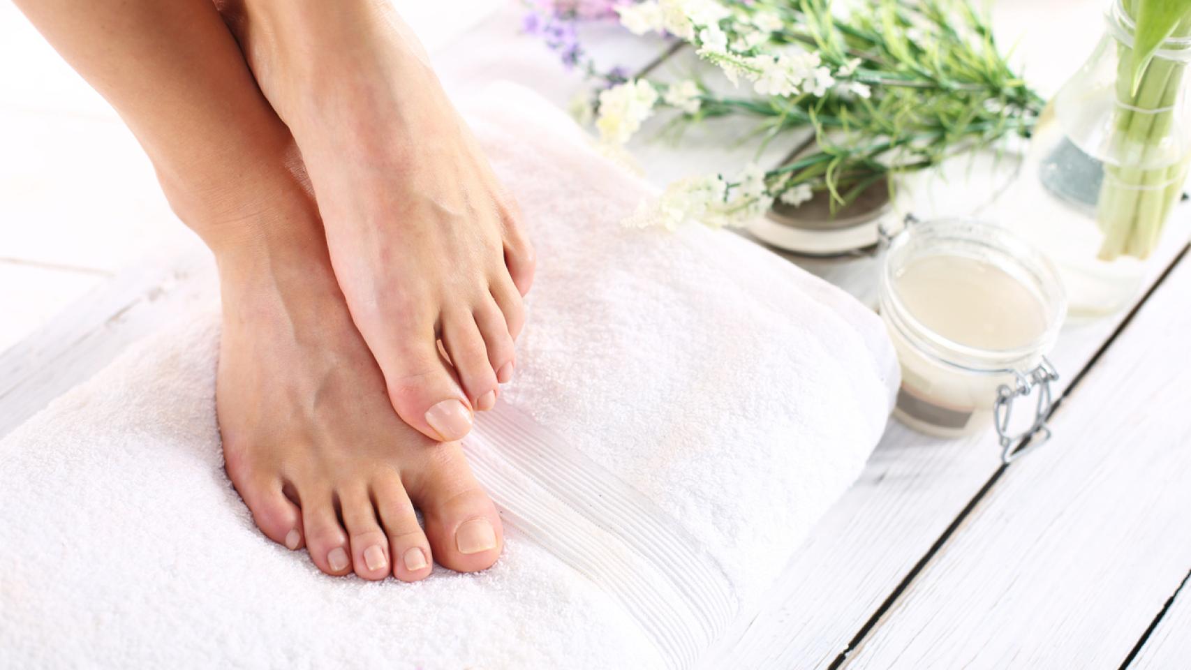Así es como puedes eliminar los hongos de los pies rápidamente