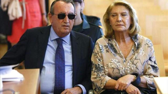 Carlos Fabra, junto a su mujer María Amparo Fernández. EFE