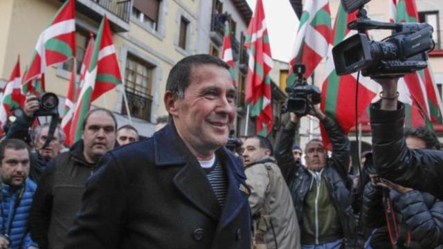 Recibimiento de Arnaldo Otegi tras su salida de prisión.  EP