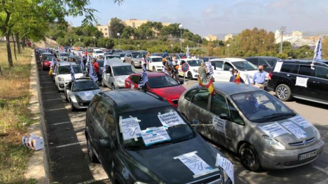 Coches en la protesta de este sábado.