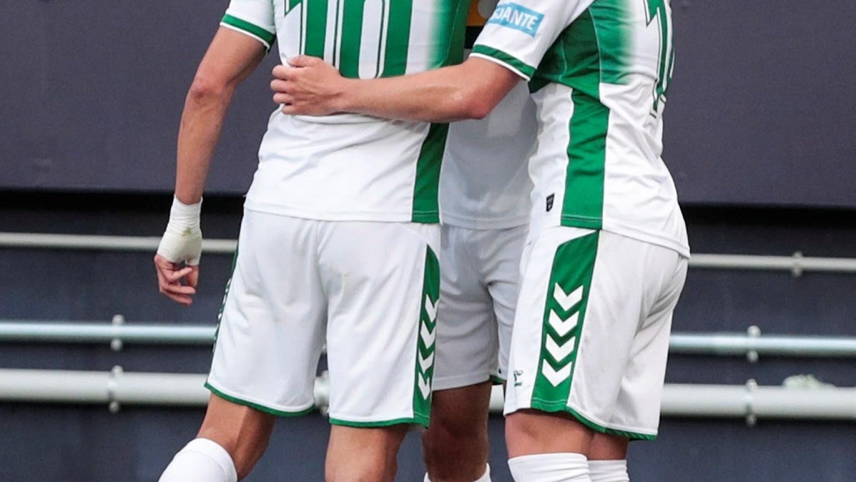 El Elche celebra un gol en el último partido contra el Cádiz.