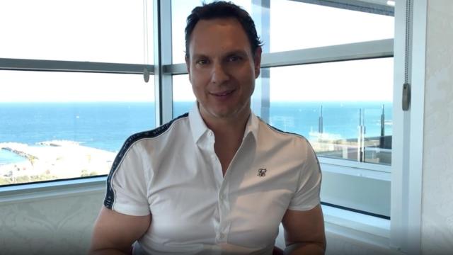 Javier Cárdenas obvia su fracaso y culpa a Pedro Sánchez de su despido: Ha metido mucho dinero