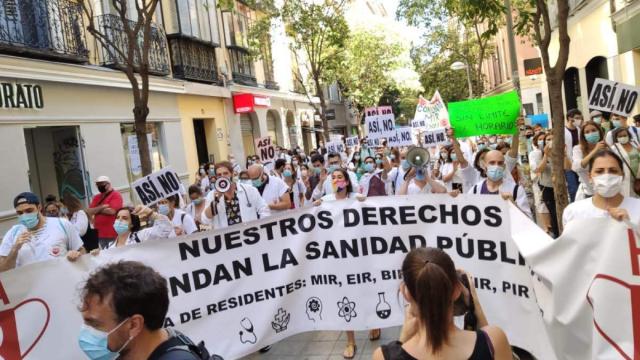Imagen de archivo  manifestación de los residentes durante su recorrido por el centro de Madrid durante el mes de julio de 2020.  (Foto: Comité de Huelga MIR)