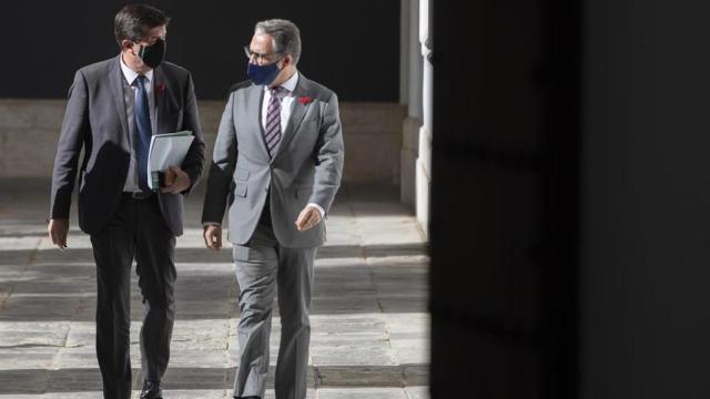 Juan Marín y Elías Bendodo en una imagen de archivo.