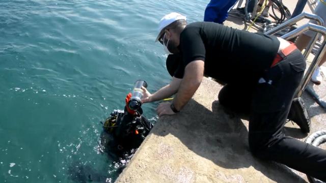 Instalación de sensores en el puerto del Espalmador.
